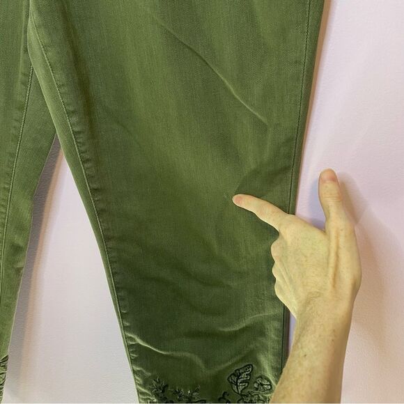 Chico's So Slimming Girlfriend Slim Leg Crop Chino Green Embroidered Size 12 - Picture 9 of 13